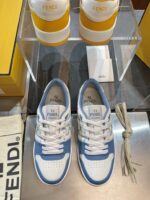 Scarpe Fendi colorate in esposizione di lusso, sneakers e scarpe eleganti.