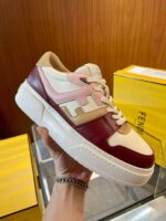 Sneaker moderna con suola spessa e design colorato, ideale per uno stile urbano di tendenza.