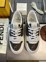 Sneaker Fendi luxury, stile moderno, dettaglio eleganza, materiali di alta qualità, brand italiano.