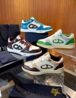 Sneaker di lusso 2024 con accessori esclusivi, stile moderno e design elegante.