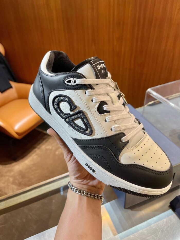 Sneaker di design nero e beige, stile elegante, perfetta per moda e comfort di lusso.