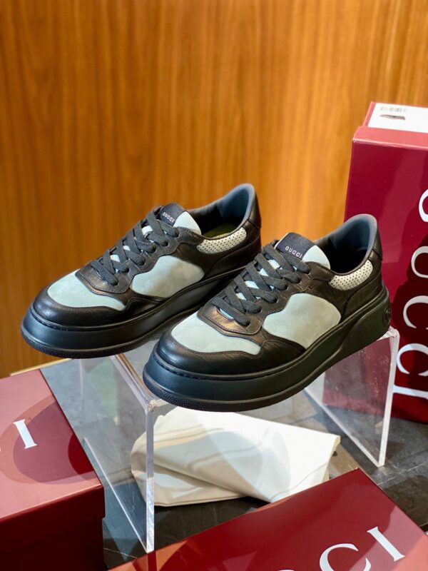 Sneakers di lusso moderni con dettagli eleganti e design trendy, perfetti per uno stile sofisticato.
