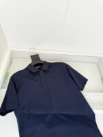 Maglietta polo navy blue classica, versatile, elegante, perfetta per ogni occasione.