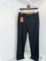 Pantaloni neri eleganti e casual donna con cintura, in tessuto lucido e veste classica.