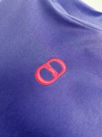 Felpa viola con logo interlock rosso, stile casual e fashionable, ideale per sport e relax.