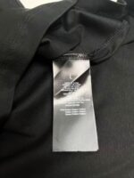 Etichetta di abbigliamento sportivo con istruzioni di cura e tag di taglia L.