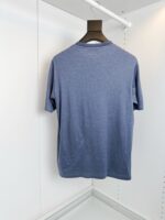 Maglietta blu casual a girocollo, comoda e versatile per ogni occasione quotidiana.