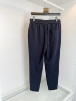 Pantaloni casual navy blue con elastico e cordino, comfort e stile per ogni occasione.