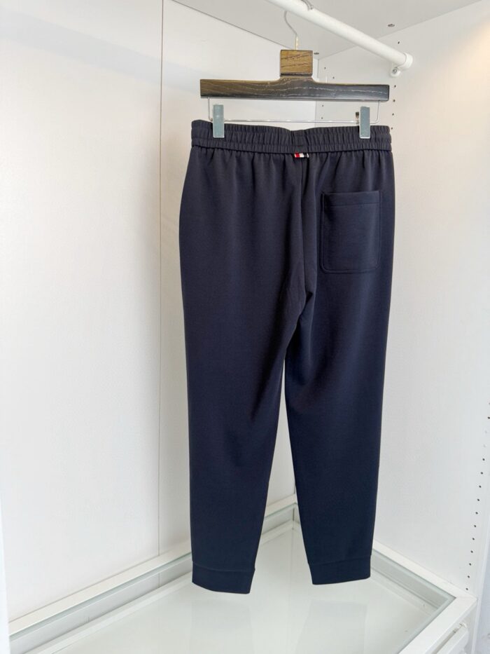Pantaloni casual navy blue con elastico e cordino, comfort e stile per ogni occasione.