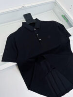 Maglietta polo nera classica uomo, elegante e versatile, con logo discreto e vestibilità confortevole.