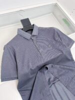 Polo uomo navy elegante, tessuto morbido, stile classico e moderno, perfetta per ogni occasione.