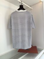 T-shirt uomo a righe casual con scollo rotondo, ideale per look estivi e informali.