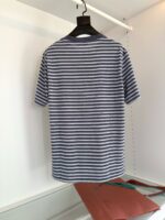 Camicia a righe navy e bianca casuale, perfetta per uno stile semplice e versatile.