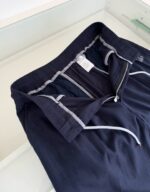 Pantaloncini navy blue casual con elastico e coulisse, ideali per relax e attività allaperto.