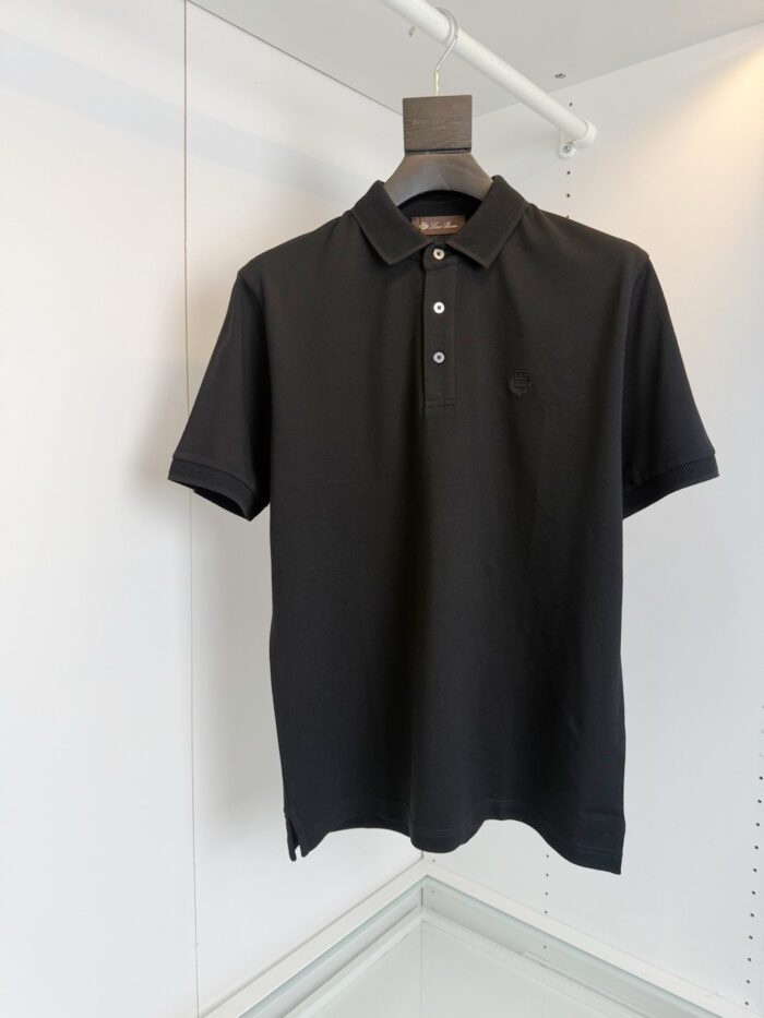 Maglietta polo nera elegante uomo, stile classico, tessuto premium, senza logo, perfetta per ogni occasione.
