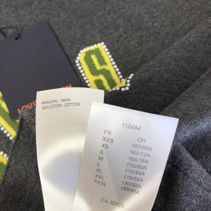 Etichetta di vestito in cotone, guide alle taglie europee e cura del capo.