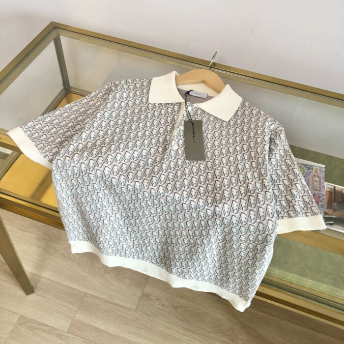 Camicia bianca elegante con motivo sottile, tessuto leggero, perfetta per occasioni semi-formali.