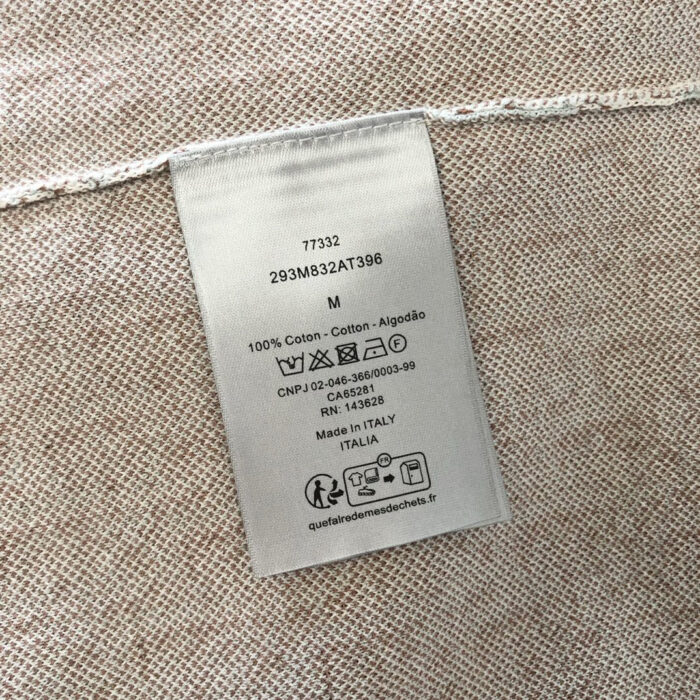 Etichetta di cura in cotone Made in Italy, dettagli su lavaggio e modello.