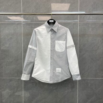 Camicia moderna a block color grigia con dettagli textured e stile elegante per ogni look.