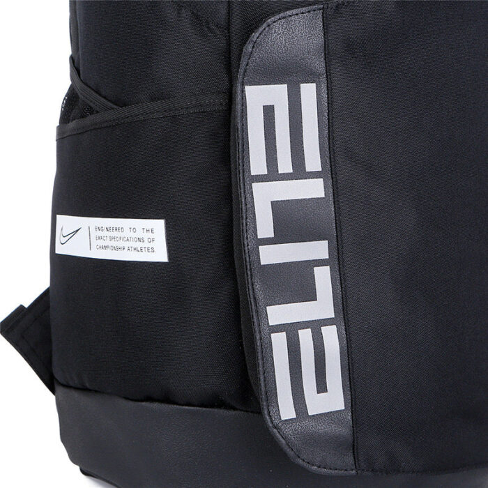 Zaino sportivo Elite nero, resistente, con branding grigia e dettagli funzionali per atleti.