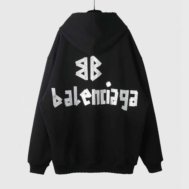 Felpa oversize Balenciaga nera con grafica metallica e lettering AB sul retro.