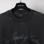 Felpa Balenciaga nera con ricamo elegante The Capital of Cashmere, stile casual sofisticato.