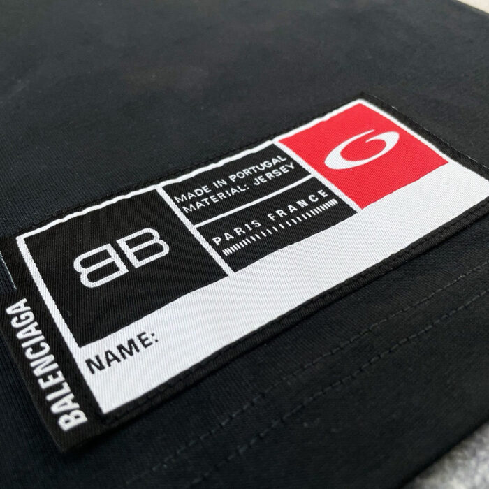 Etichetta Balenciaga in jersey, Made in Portugal, con logo e spazio per personalizzazione.