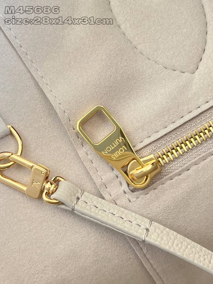 Borsa donna beige in sintetico con zip dorata e dettaglio elegante.