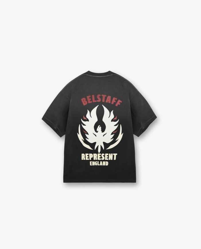T-Shirt nero Belstaff con grafica fiamma, logo e “England” per uno stile moderno casual.