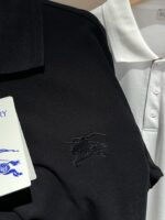 Polo nere ed eleganti, polo bianche minimaliste, stile classico e dettagli di alta qualità.