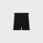 Pantaloncini sportivi neri con strisce laterali, leggeri e comodi per attività fisica e casual.