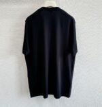 Maglietta uomo nera basic, retro semplice, vestibilità comoda e stile versatile.