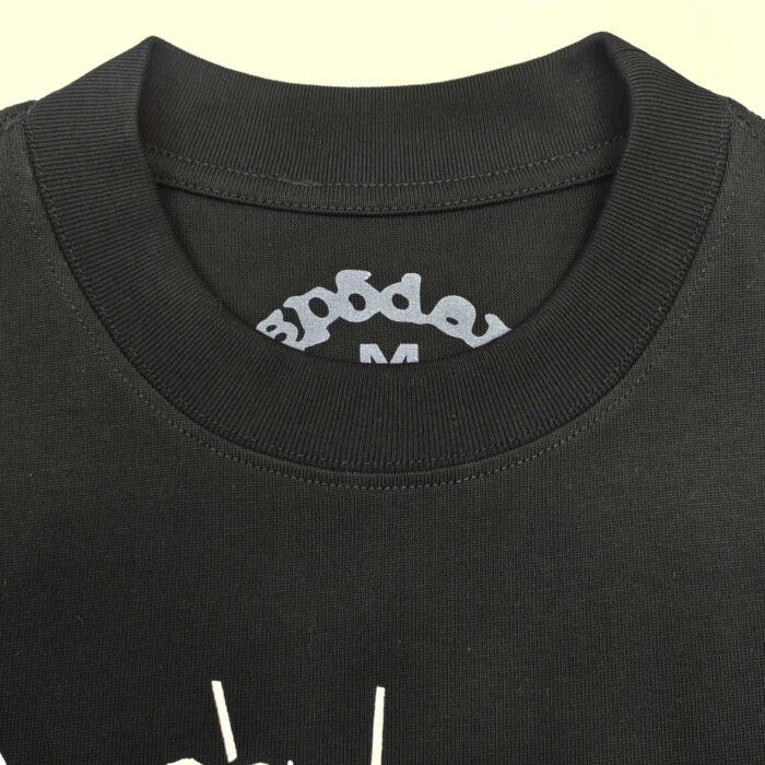 Maglietta nera in cotone con girocollo e tag “spodey”, taglia M, stile casual e versatile.
