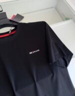 T-shirt nera con logo Ricamato Kiton, stile elegante, casual e di alta qualità.