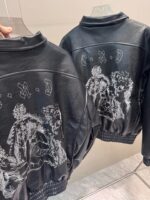 Giubbotti neri in pelle con ricami artistici unici e dettagli di alta qualità.