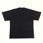 Maglietta nera classica in cotone, versatile, semplice e ideale per ogni stile e occasione.