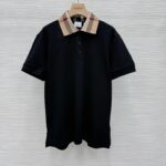 Poloshirt nero con colletto checkered beige e rosso, stile elegante e versatile.