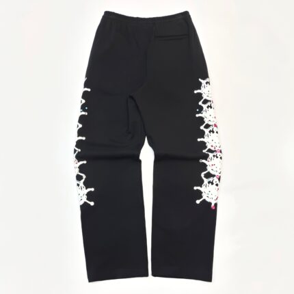 Pantaloni slim neri con dettagli in pizzo bianco e cintura elastica, stile moderno e versatile.