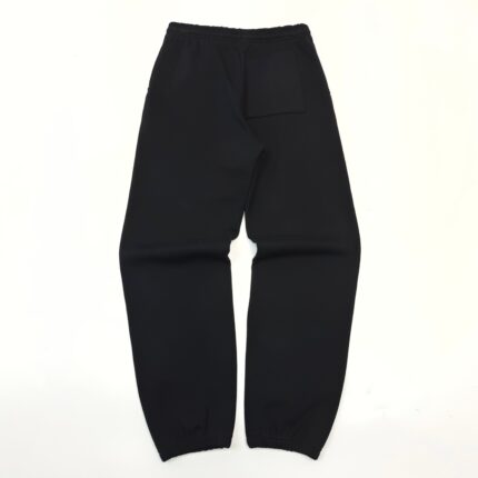 Pantaloni jogger neri semplici, comodi e versatili, perfetti per relax e stile casual quotidiano.