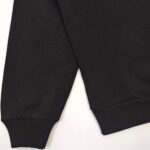 Polsini a costine in felpa nera, comfort e stile casual e versatile.