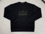 Felpa nera con logo elegante e dettagli di corona, look casual e trendy per ogni occasione.