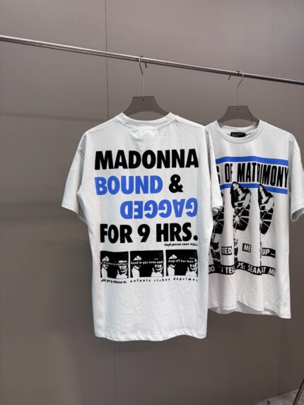 T-shirt Madonna provocatoria con slogan audace e design streetwear originale.
