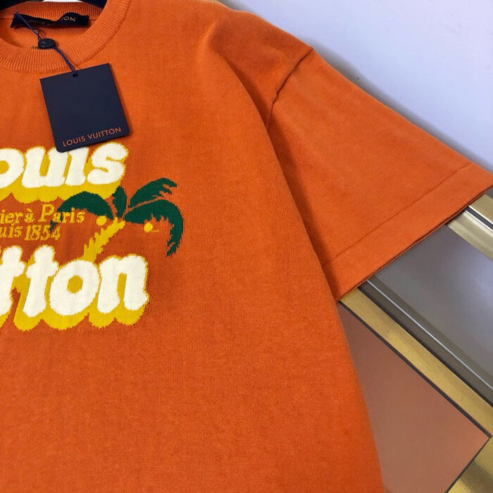 T-shirt Louis Vuitton arancione, stile casual con grafica tropicale e design oversize.
