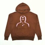 Felpa marrone con grafico silhouette rosa di stile moderno e originale, perfetta per look casual.