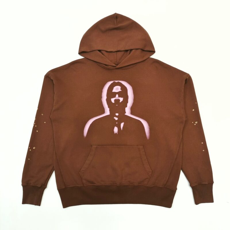 Felpa marrone con grafico silhouette rosa di stile moderno e originale, perfetta per look casual.