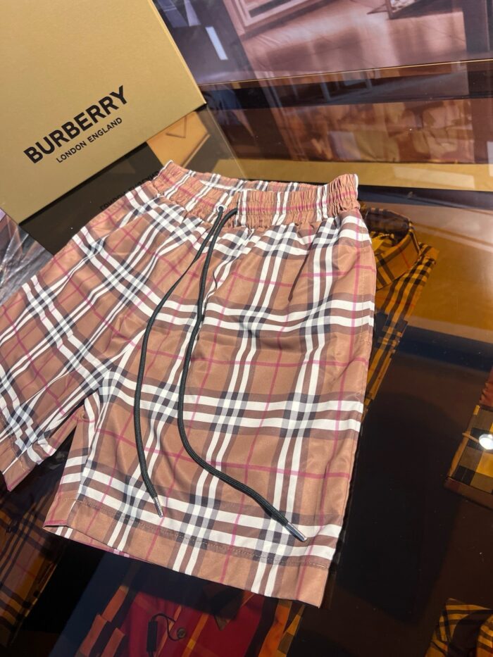 Pantaloncini Burberry check, elasticizzato, stile casual elegante da uomo e donna.
