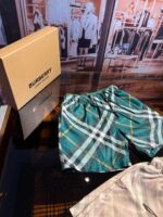 Shorts da spiaggia Burberry in elegante confezione di lusso, stile e comfort estivi.