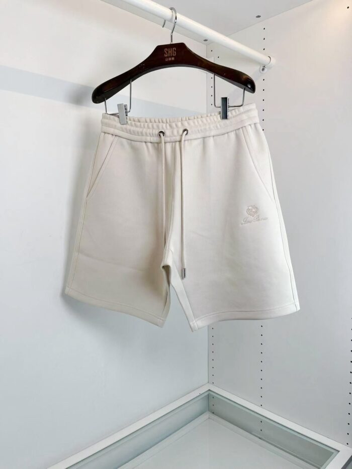 Pantaloncini casual beige con elastico, coulisse e tasche, ideale per look rilassati.