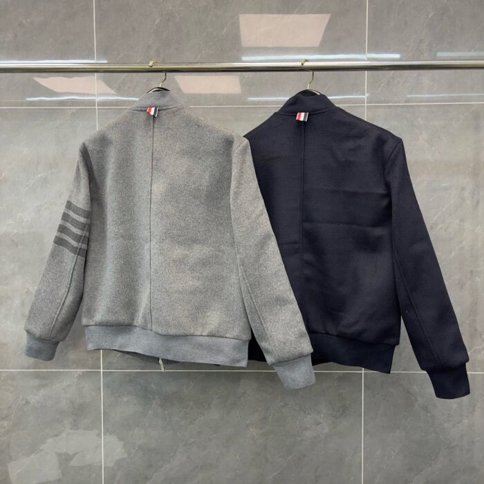 Giaccas casual in grigio e blu navy eleganti e sportive, stile moderno e versatile.