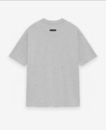 T-shirt casual grigia a maniche corte, stile minimalista, comoda e versatile per ogni occasione.